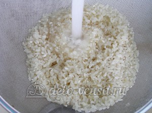 Роллы Филадельфия: Промываем рис