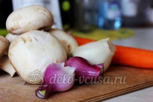 Плов с грибами в мультиварке: Подготовить овощи