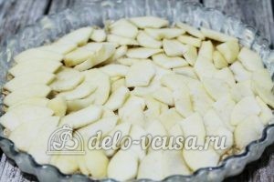 Овсяный пирог с яблоками: Формируем яблочный слой