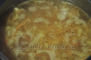 Гречневый суп с курицей: Добавить гречку