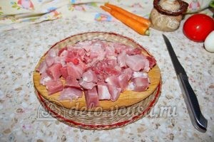 Щи из квашеной капусты в мультиварке: Мясо порезать