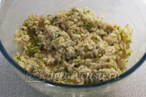 Котлеты из рисовой каши: Добавляем измельченную петрушку