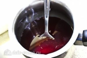 Штрудель с вишней из слоеного теста: Перелить сок с вишен