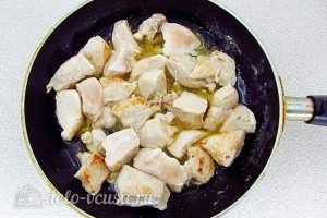 Куриный суп с рисом и сыром: Обжарить куриное филе