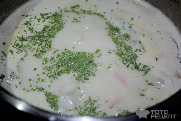 Суп с пельменями на курином бульоне фото