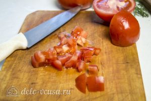 Мясо с фасолью в томатном соусе: Порезать помидоры кубиками