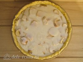 Яблочный пирог Марины Цветаевой: Покрыть пирог заливкой