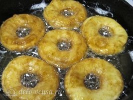 Сахарные пончики на кефире без дрожжей: фото к шагу 10.