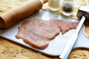 Отбивные из свинины с грибами и сыром в духовке: Отбить мясо