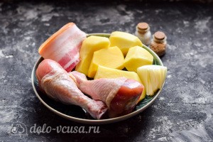 Куриные голени в беконе с картошкой: Ингредиенты