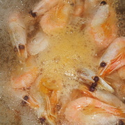 Тайский рис с креветками запеченный в ананасе: фото шаг 2
