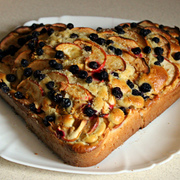 Пирог с яблоками и черноплодной рябиной на кефире: фото шаг 9