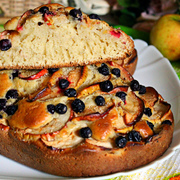 Пирог с яблоками и черноплодной рябиной на кефире: фото шаг 10
