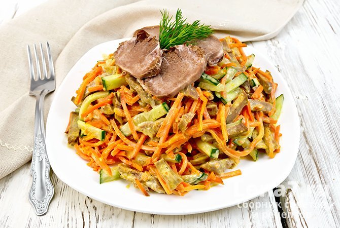 Салат с говяжьим языком, огурцом и морковью по-корейски