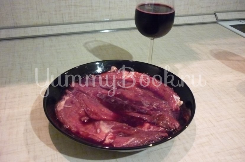 Ароматная запечённая говядина, маринованная в вине - шаг 5