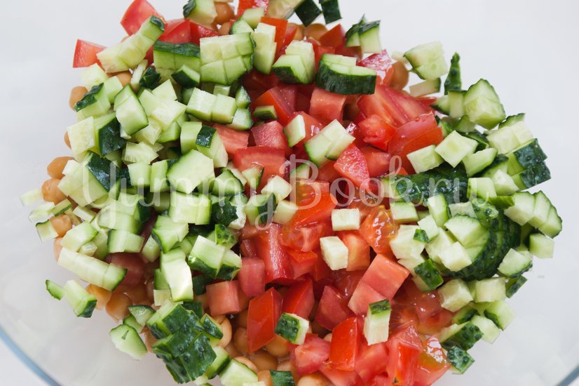 Овощной салат с нутом - шаг 4
