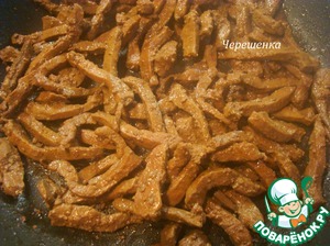 Говяжья печень в сметане с луком: пошаговый рецепт с фото