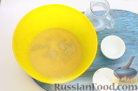 Фото приготовления рецепта: Пирог с солеными огурцами - шаг №2