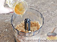 Фото приготовления рецепта: Конфеты из нута, с орехами и корицей - шаг №7