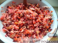 Фото приготовления рецепта: Винегрет с фасолью и солеными огурцами - шаг №11