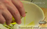 Фото приготовления рецепта: Салат с адыгейским сыром и помидорами, по-сицилийски - шаг №2