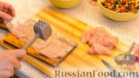 Фото приготовления рецепта: Закусочные кексы из куриного филе с начинкой - шаг №9