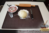 Фото приготовления рецепта: Пельмени (замес теста в хлебопечке) - шаг №2