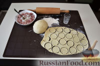 Фото приготовления рецепта: Пельмени (замес теста в хлебопечке) - шаг №3