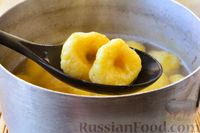 Фото приготовления рецепта: Ленивые вареники с картошкой и тыквой - шаг №10