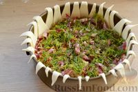 Фото приготовления рецепта: Слоёный пирог «Цветок» с картофелем и колбасой - шаг №10