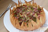 Фото приготовления рецепта: Слоёный пирог «Цветок» с картофелем и колбасой - шаг №13