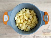 Фото приготовления рецепта: Картофель, тушенный с копчёной грудинкой - шаг №5