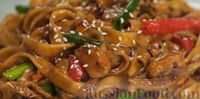 Фото приготовления рецепта: Лапша удон с курицей и овощами в соусе терияки - шаг №18