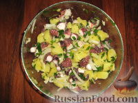 Фото к рецепту: Салат из осьминога с картофелем