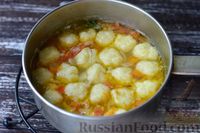 Фото приготовления рецепта: Овощной суп с сырными шариками - шаг №14