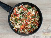 Фото приготовления рецепта: Рис с морепродуктами и овощами - шаг №13