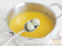 Фото приготовления рецепта: Тыквенно-кабачковый суп-пюре с фрикадельками - шаг №9