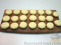 Фото приготовления рецепта: Творожное печенье с цедрой лимона и мёдом - шаг №13