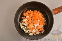 Фото приготовления рецепта: Щи с квашеной капустой и фасолью - шаг №5