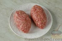 Фото приготовления рецепта: Запечённые мясные котлеты в беконе - шаг №5