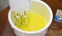 Фото приготовления рецепта: Меренговый рулет с лимонным курдом и взбитыми сливками - шаг №2