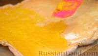 Фото приготовления рецепта: Меренговый рулет с лимонным курдом и взбитыми сливками - шаг №15
