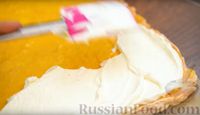 Фото приготовления рецепта: Меренговый рулет с лимонным курдом и взбитыми сливками - шаг №16