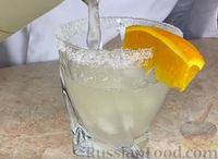 Фото приготовления рецепта: Имбирный лимонад с мёдом и мятой (без варки) - шаг №10