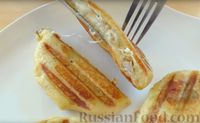 Фото приготовления рецепта: Картофельные зразы с фаршем и сыром (на сковороде-гриль) - шаг №14