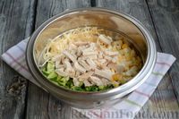 Фото приготовления рецепта: Салат с курицей, огурцами, сыром сулугуни и яйцами - шаг №8
