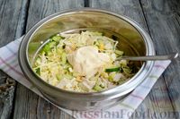 Фото приготовления рецепта: Салат с курицей, огурцами, сыром сулугуни и яйцами - шаг №9