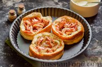 Фото приготовления рецепта: Фаршированные булочки с сосисками, овощами и сыром (в духовке) - шаг №11