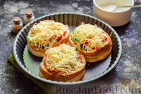 Фото приготовления рецепта: Фаршированные булочки с сосисками, овощами и сыром (в духовке) - шаг №13