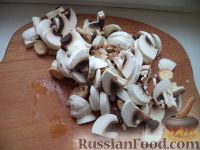 Фото приготовления рецепта: Мясо по-строгановски с грибами - шаг №4